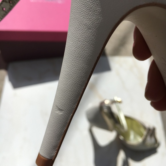 Beyond skin Cream and gold heels - Picture 6 of 8